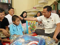 Direktorat Reskrimum Polda Riau Berikan Bantuan ke Anak Difabel Korban Penganiayaan